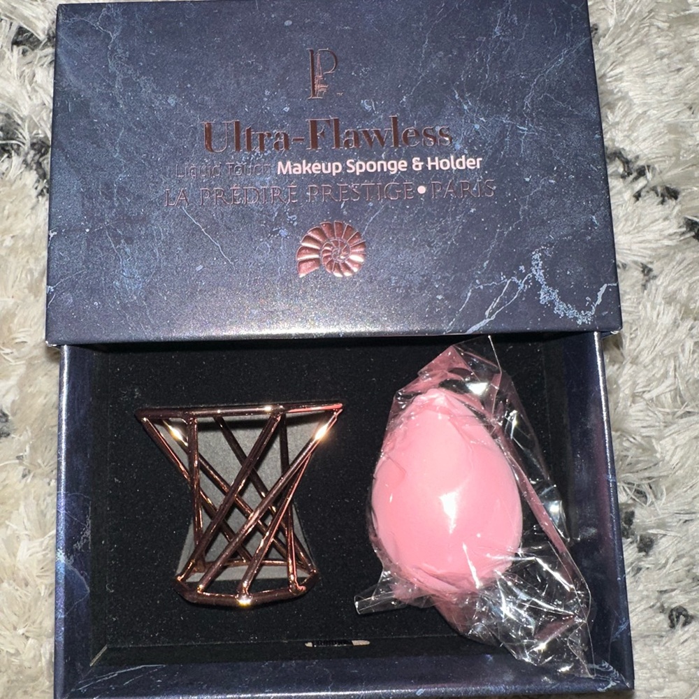 Predire Paris Ultra-Flawless Makeup Sponge and Holder Set